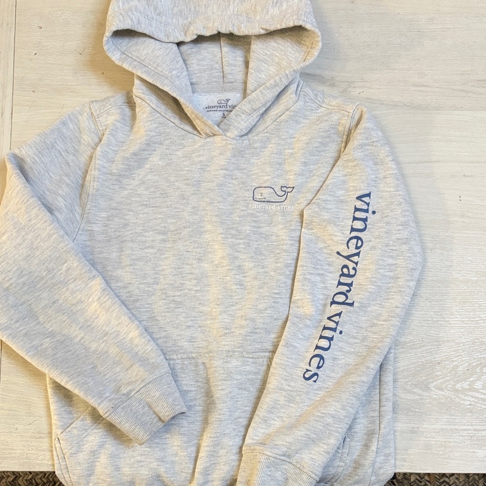 Vineyard Vines Heather Gray Hoodie Size S with Navy Sleeve Script